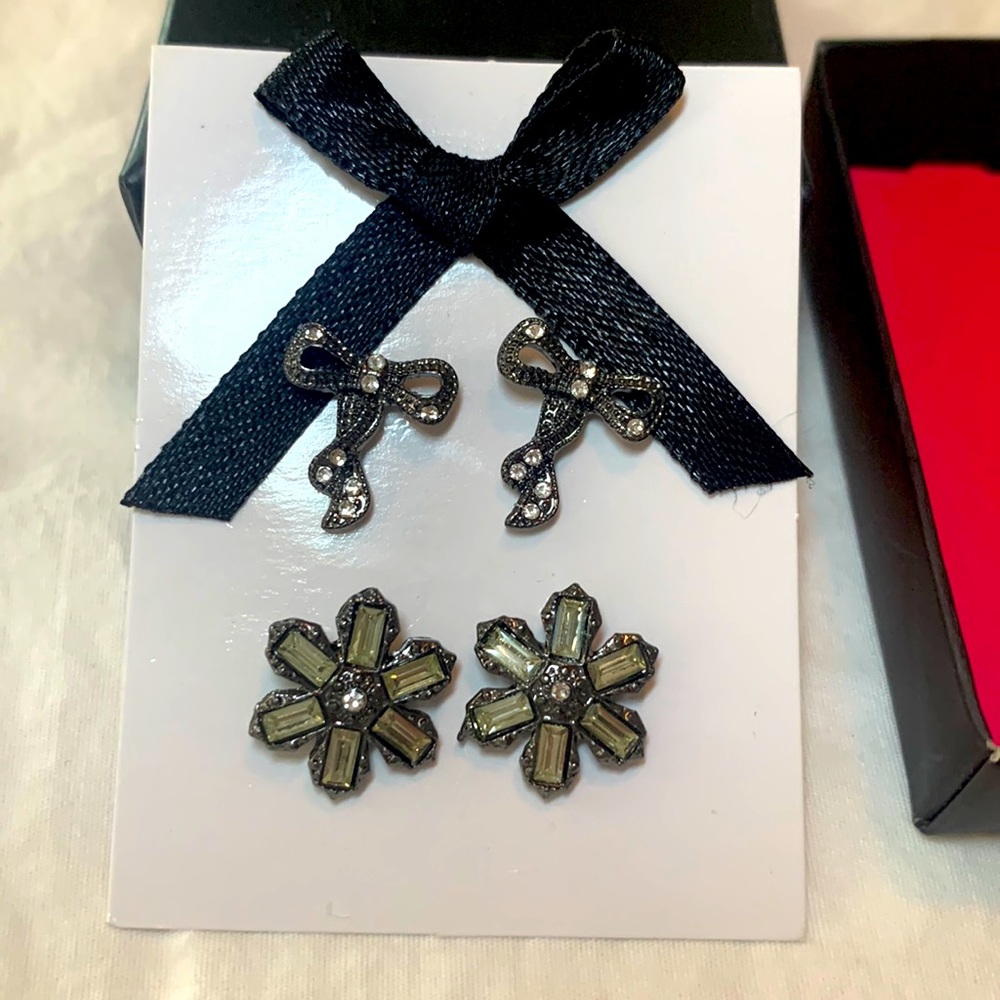 NEW Avon metallic stud earrings